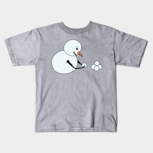 Snowman making snowballs Kids T-Shirt